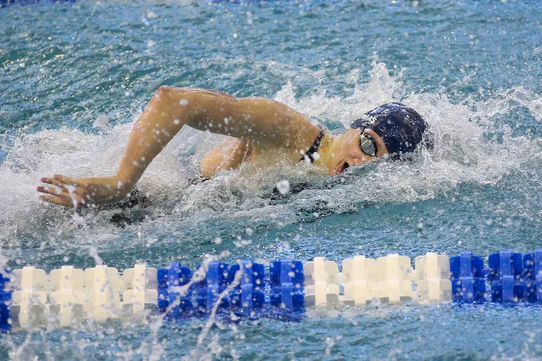 Federación Internacional de Natación prohíbe que las mujeres transgénero compitan en categorías femeninas