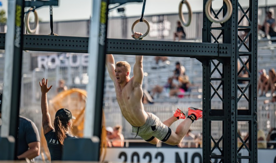 Caleb McClure se mantiene dentro del top 3 en la tabla de la categoría Teen 16-17