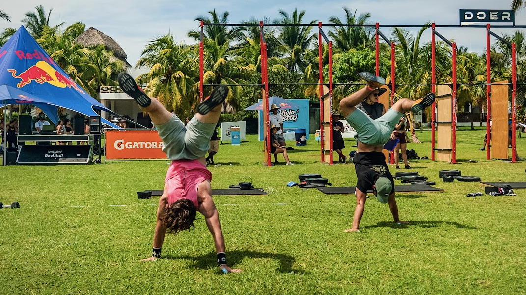 Estos son algunos WOD's que podés hacer en pareja para retar a tu compañero