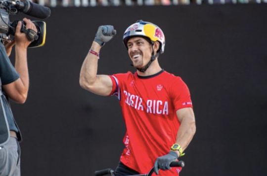 Kenneth Tencio finaliza su temporada 2022 dentro del top 10 del ranking mundial