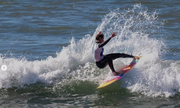 Surfista tica Leilani McGonagle obtuvo un destacado tercer lugar en competencia de Estados Unidos