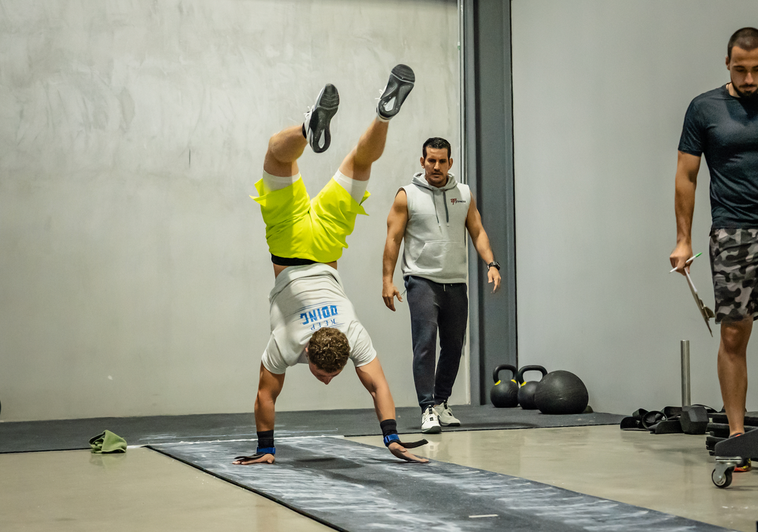 ¿Estás empezando con los Handstand Push Ups? Te dejamos estas recomendaciones